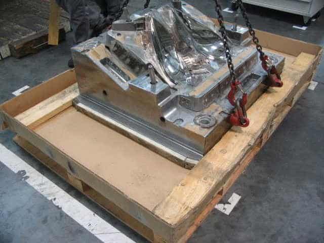 Transport urgent d'un moule automobile de 4 tonnes par avion entre la Slovaquie et le Portugal